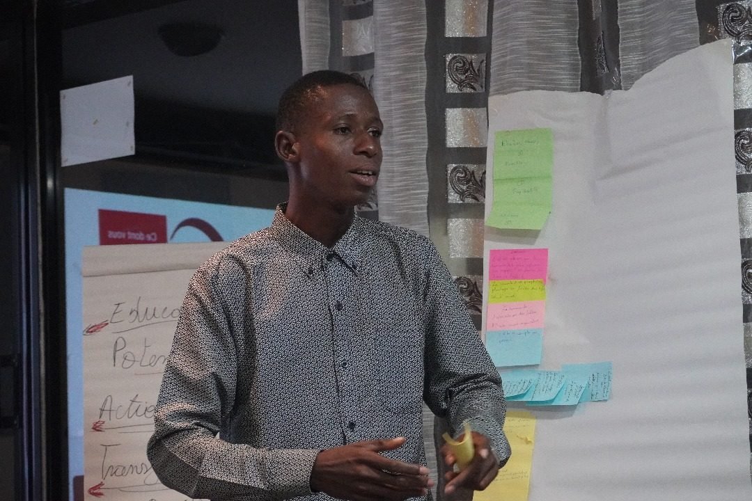 Échanges entre participants pendant l'atelier de formation